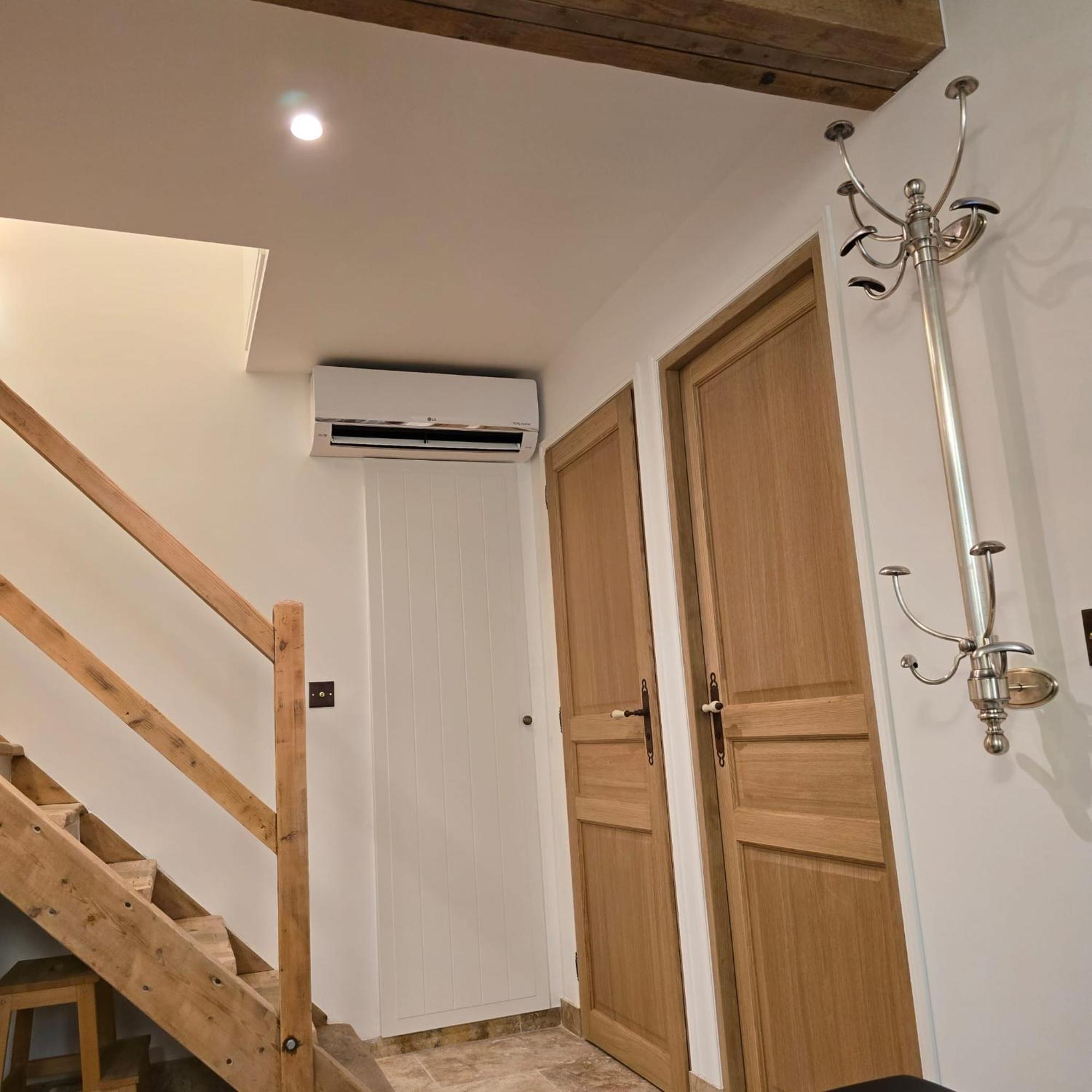 Le Cottage Maisonnette Dans Corps De Ferme Ollainville Exterior photo